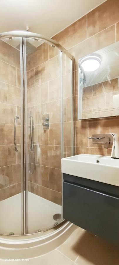 First Floor Flat 1 Northwood Apartman London Kültér fotó